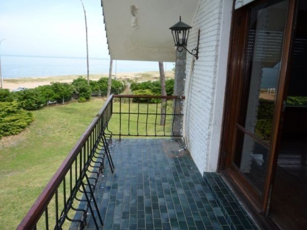 Importante casa en venta frente al mar, vistas increíbles a toda la Bahia.